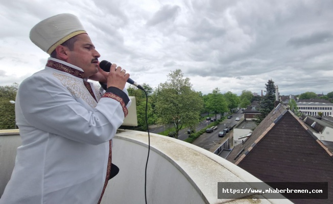 Krefeld’de tarihi gün: Açıktan ilk ezan okundu